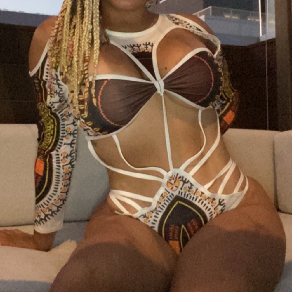 Bathing suit - Picture 2 of 3